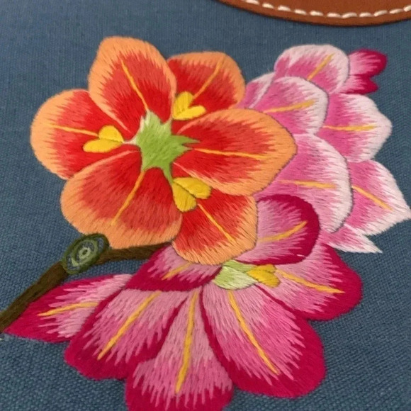 NWT embroidered  handbag - Picture 3 of 12